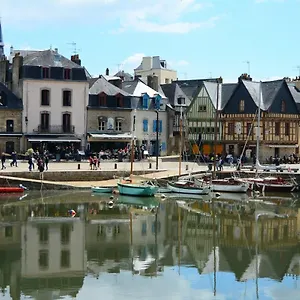  Apartment Tres Bel Avec Superbe Vue Sur Le Port De Saint Goustan